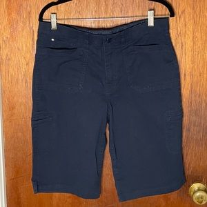 Navy blue Gloria Vanderbilt women’s cargo shorts. Size 12.